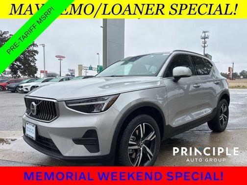 2025 Volvo XC40 B5 Core Bright Theme