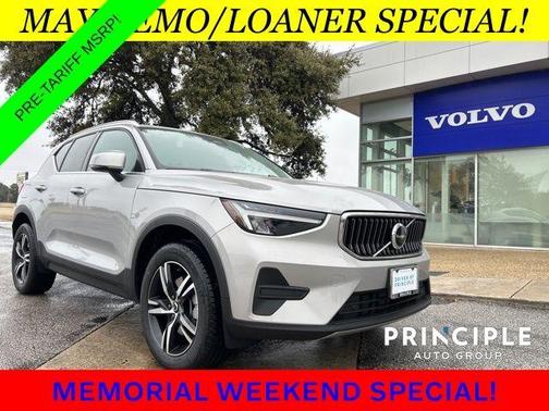 2025 Volvo XC40 B5 Core Bright Theme