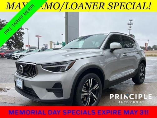 2025 Volvo XC40 B5 Core Bright Theme
