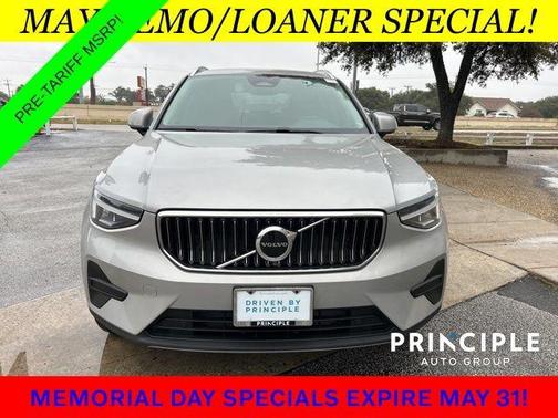 2025 Volvo XC40 B5 Core Bright Theme