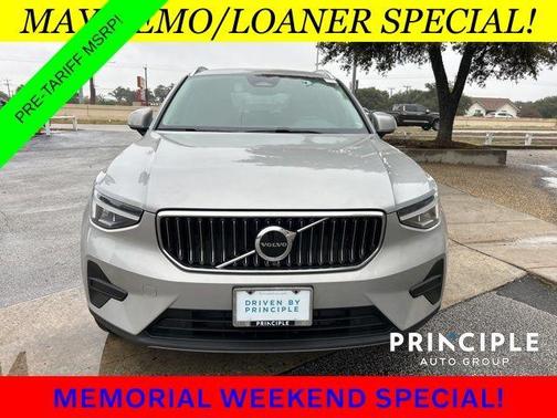 2025 Volvo XC40 B5 Core Bright Theme