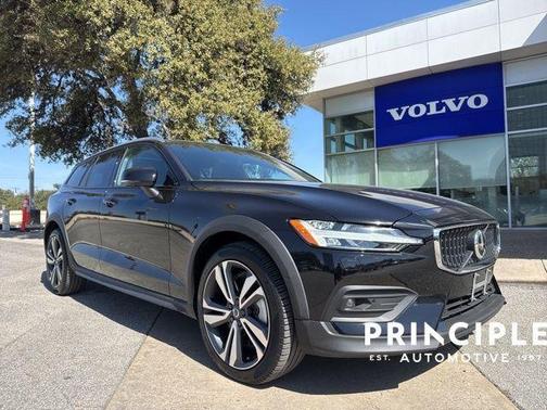 2025 Volvo V60 Cross Country B5 Plus