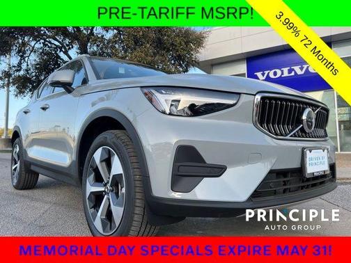 2025 Volvo XC40 B5 Core Bright Theme
