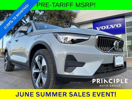 2025 Volvo XC40 B5 Core Bright Theme