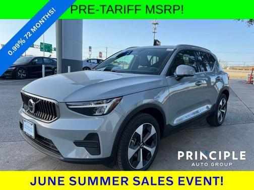 2025 Volvo XC40 B5 Core Bright Theme