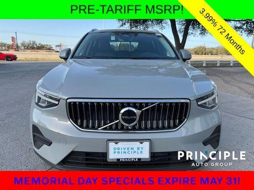 2025 Volvo XC40 B5 Core Bright Theme
