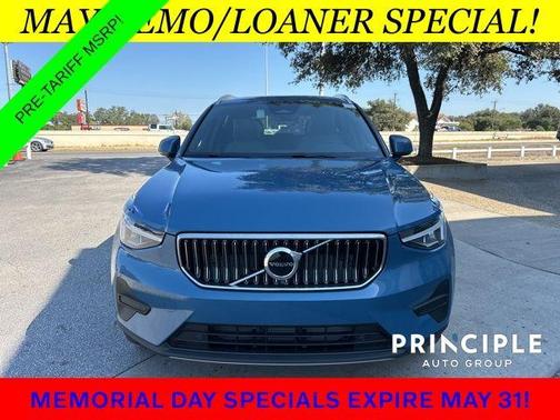 2025 Volvo XC40 B5 Core Bright Theme