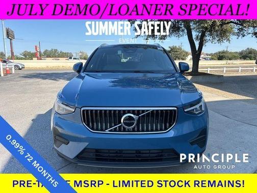 2025 Volvo XC40 B5 Core Bright Theme