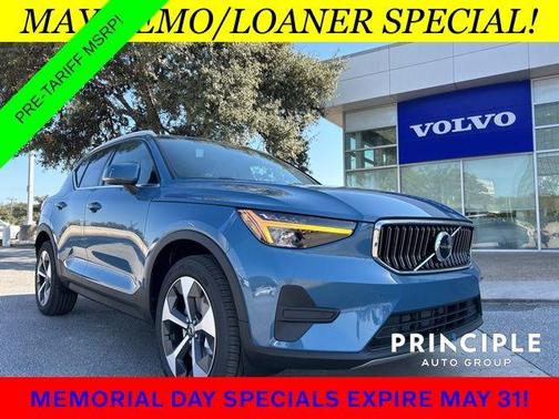 2025 Volvo XC40 B5 Core Bright Theme