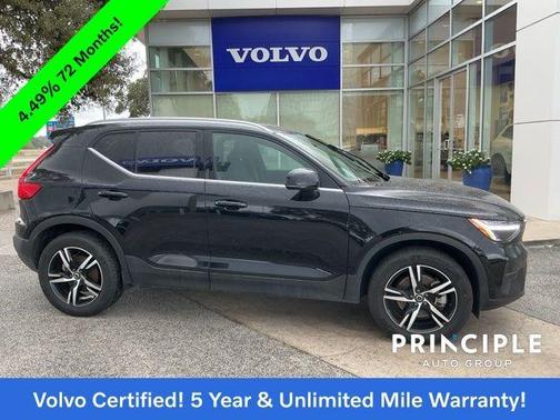 2025 Volvo XC40 B5 Core Bright Theme