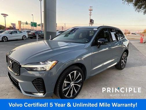 2023 Volvo XC60 B5 Plus Dark Theme