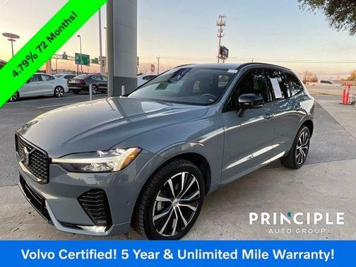 2023 Volvo XC60 B5 Plus Dark Theme