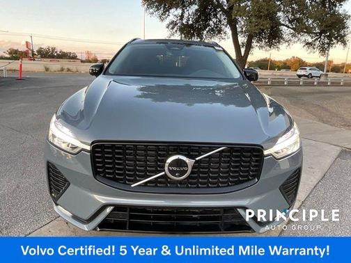 2023 Volvo XC60 B5 Plus Dark Theme