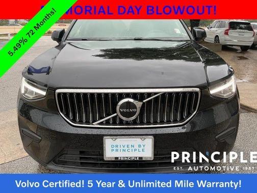 Onyx Black Metallic 2025 Volvo XC40 B5 Core Bright Theme