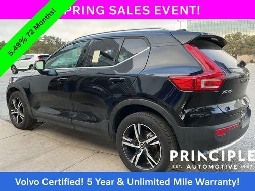 Onyx Black Metallic 2025 Volvo XC40 B5 Core Bright Theme