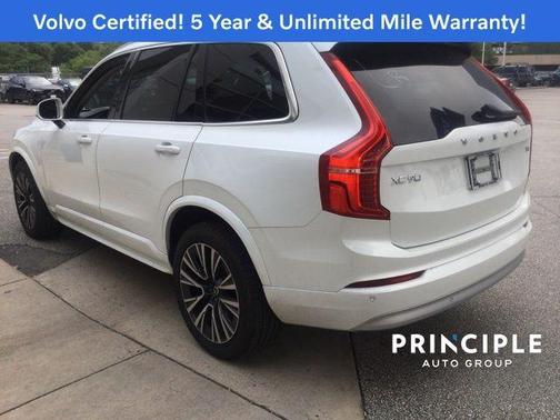 2022 Volvo XC90 T5 Momentum 7 Passenger
