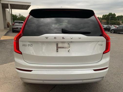2022 Volvo XC90 T5 Momentum 7 Passenger