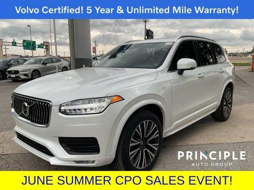 2022 Volvo XC90 T5 Momentum 7 Passenger