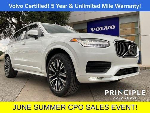 2022 Volvo XC90 T5 Momentum 7 Passenger
