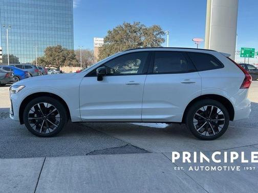 Crystal White Metallic 2026 Volvo XC60 B5 Plus