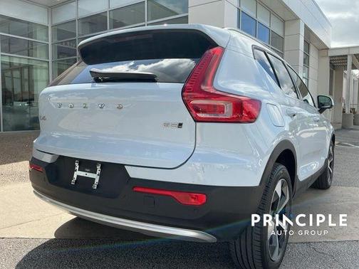 2025 Volvo XC40 B5 Plus Bright Theme