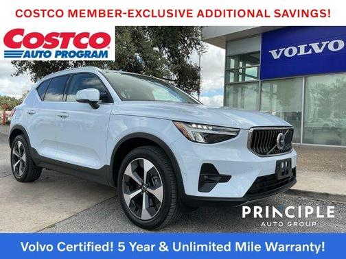 2025 Volvo XC40 B5 Plus Bright Theme
