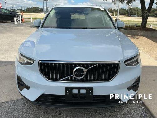 2025 Volvo XC40 B5 Plus Bright Theme