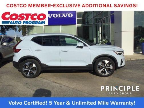 2025 Volvo XC40 B5 Plus Bright Theme