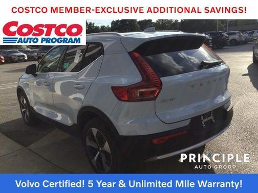 2025 Volvo XC40 B5 Plus Bright Theme
