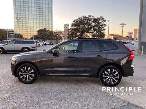 2025 Volvo XC60 B5 Plus