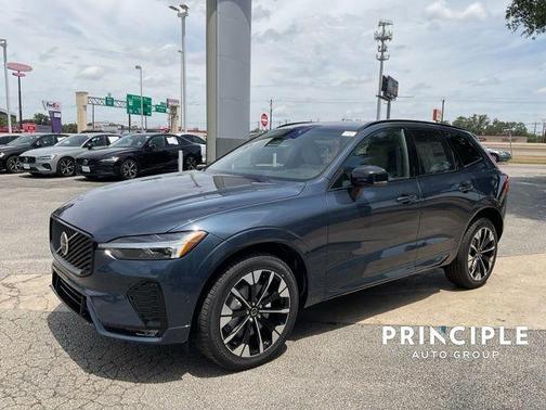 2026 Volvo XC60 B5 Plus Dark Theme