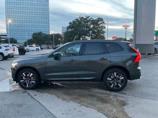 Forest Green 2026 Volvo XC60 B5 Core