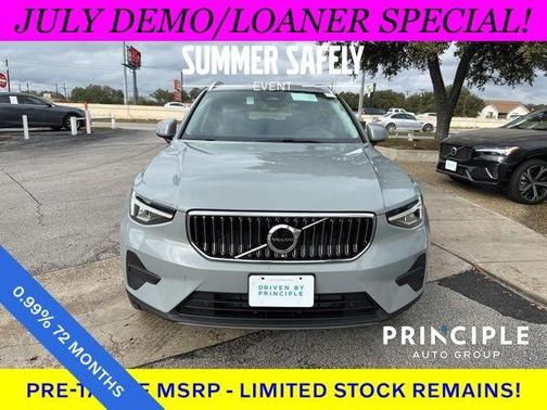2025 Volvo XC40 B5 Core Bright Theme