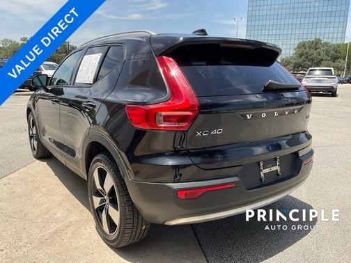 2019 Volvo XC40 MOMENTUM