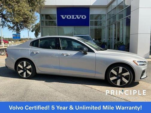 2024 Volvo S60 Recharge Plug-In Hybrid T8 Plus Dark Theme