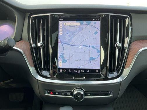 2024 Volvo S60 Recharge Plug-In Hybrid T8 Plus Dark Theme