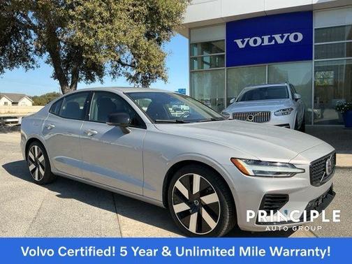 2024 Volvo S60 Recharge Plug-In Hybrid T8 Plus Dark Theme