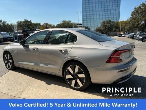 2024 Volvo S60 Recharge Plug-In Hybrid T8 Plus Dark Theme