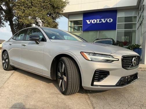 2024 Volvo S60 Recharge Plug-In Hybrid T8 Plus Dark Theme