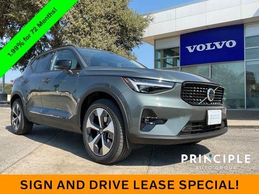 2026 Volvo XC40 B5 Plus