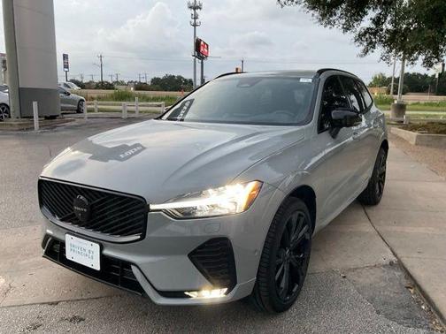 Metallic 2026 Volvo XC60 B5 Ultra Black Edition