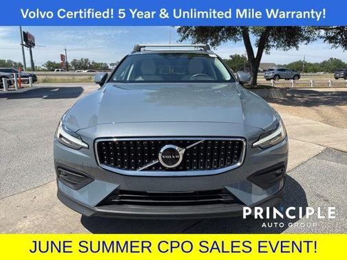 2024 Volvo V60 Cross Country B5 Plus
