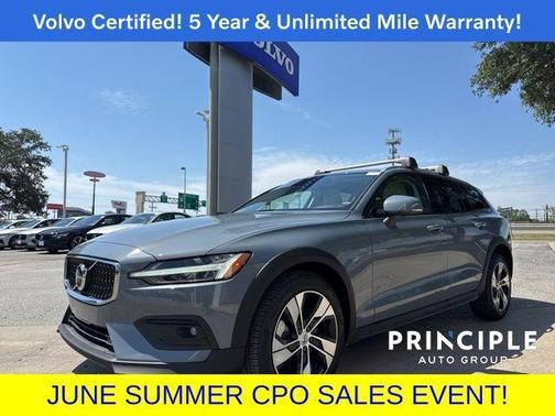 2024 Volvo V60 Cross Country B5 Plus