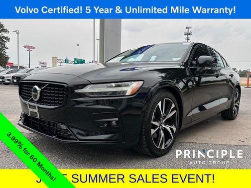 2024 Volvo S60 B5 Core Dark Theme