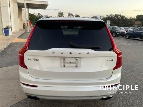 2019 Volvo XC90 T6 Momentum