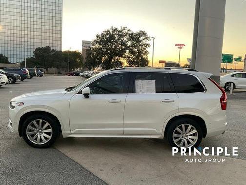 2019 Volvo XC90 T6 Momentum