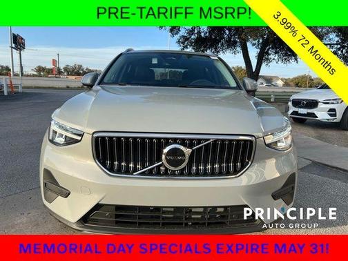2025 Volvo XC40 B5 Core Bright Theme
