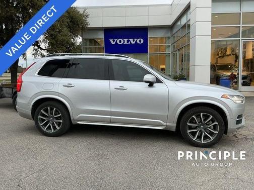2017 Volvo XC90 T6 Momentum