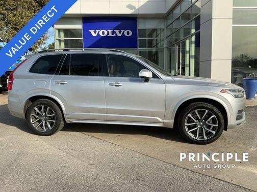 2017 Volvo XC90 T6 Momentum