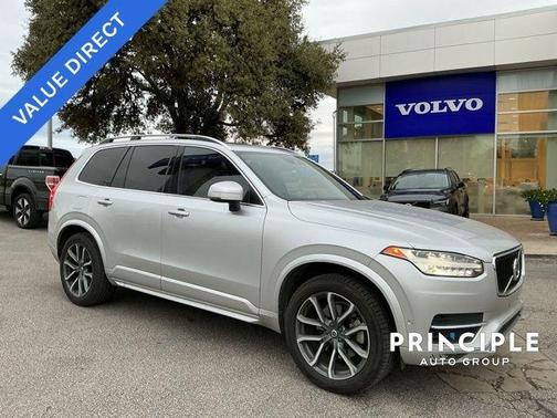 2017 Volvo XC90 T6 Momentum